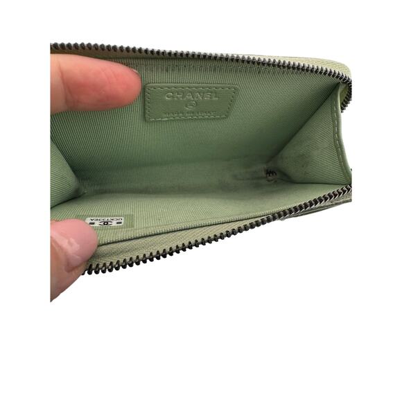 Chanel Quilted Lambskin Zip Coin Purse in Sage Green with Black CC Logo - Picture 5 of 6